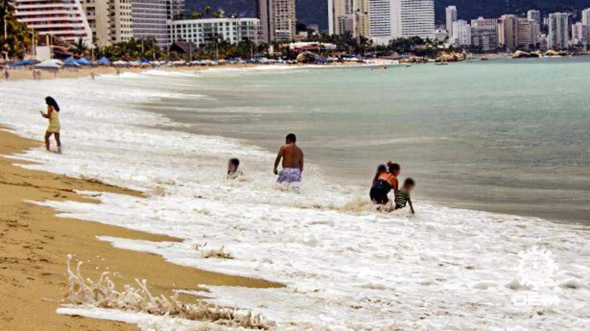 Acapulco - Playas necesitan tener más gente para temporada vacacional